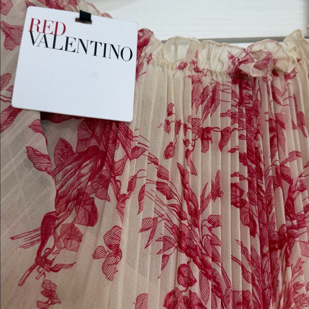 Beautiful dress from Red Valentino. Never used size 40 (small)